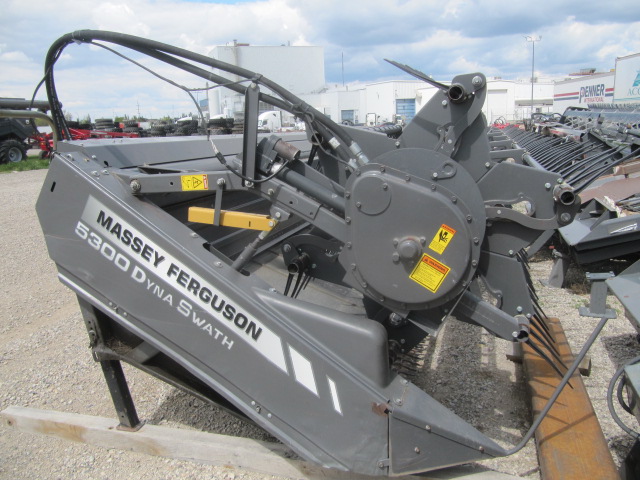 2015 Massey Ferguson 5300-35 Windrower Draper Header