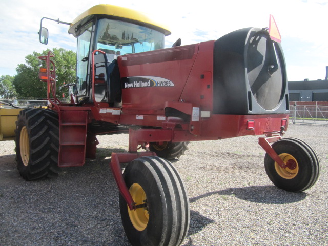 2007 New Holland HW365 Windrower