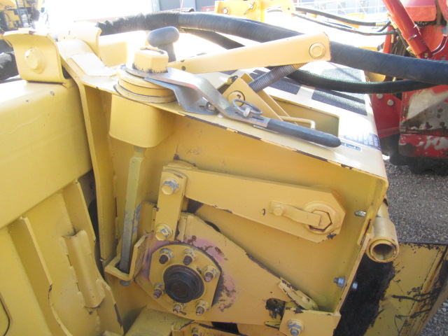 2007 New Holland HW365 Windrower