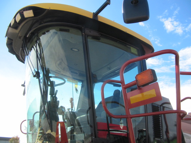 2007 New Holland HW365 Windrower