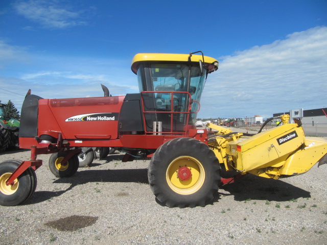 2007 New Holland HW365 Windrower