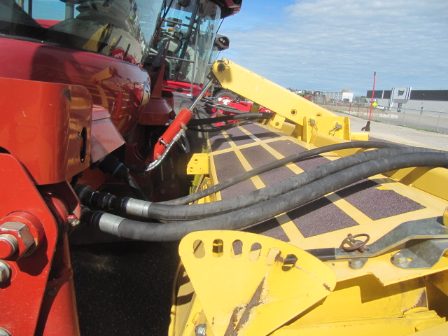 2007 New Holland HW365 Windrower