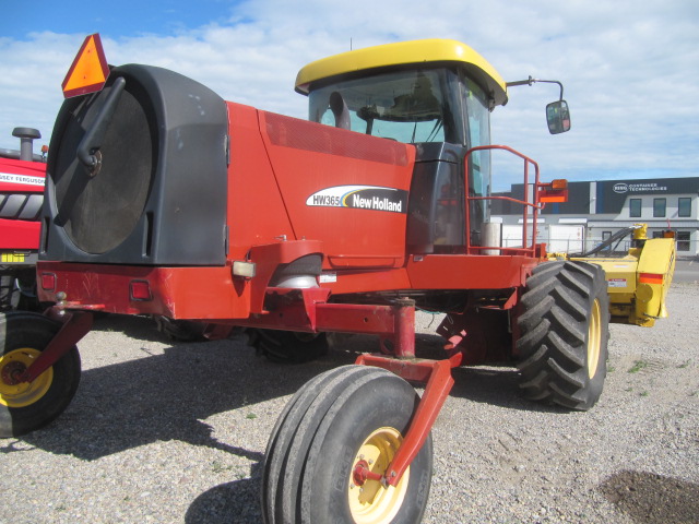 2007 New Holland HW365 Windrower