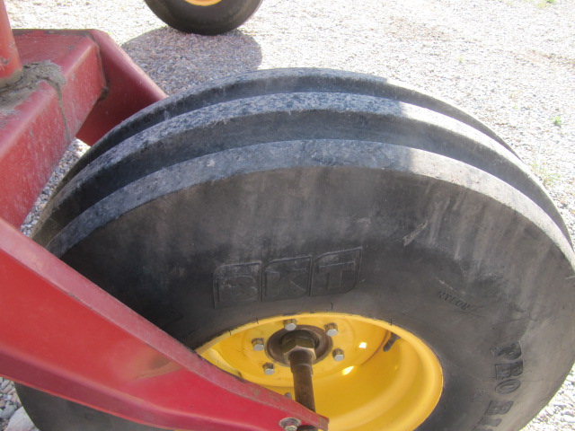 2007 New Holland HW365 Windrower