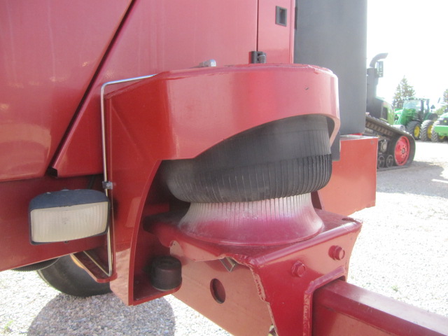 2007 New Holland HW365 Windrower