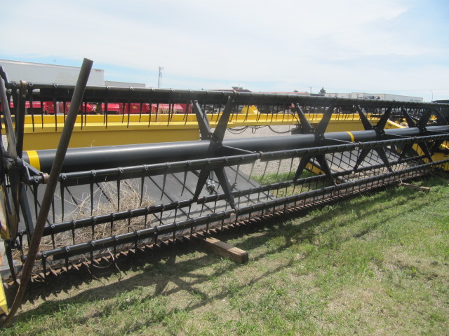 2007 New Holland HB0025 Windrower Draper Header