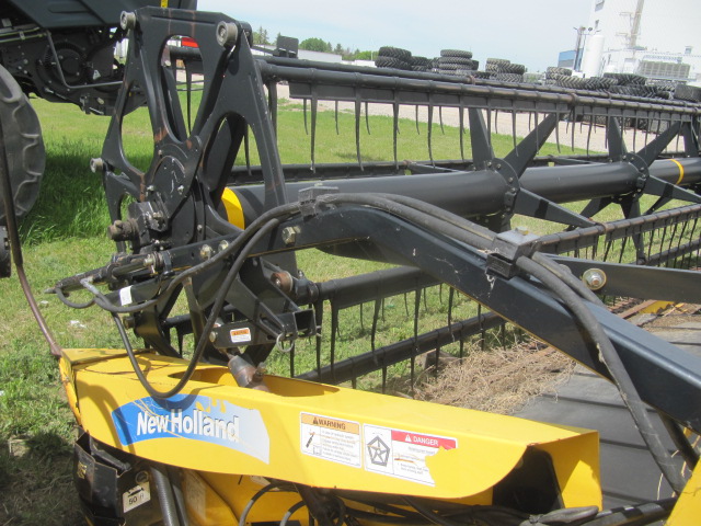 2007 New Holland HB0025 Windrower Draper Header