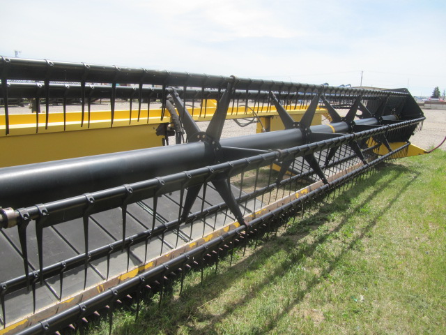 2009 New Holland HB0025 Windrower Draper Header
