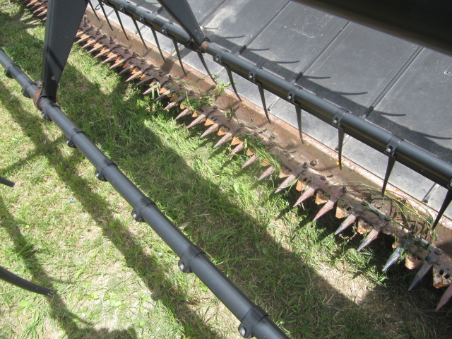 2009 New Holland HB0025 Windrower Draper Header