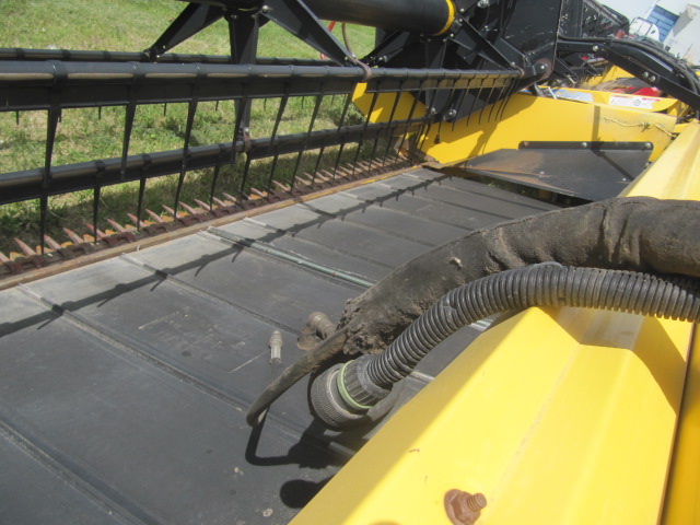2009 New Holland HB0025 Windrower Draper Header