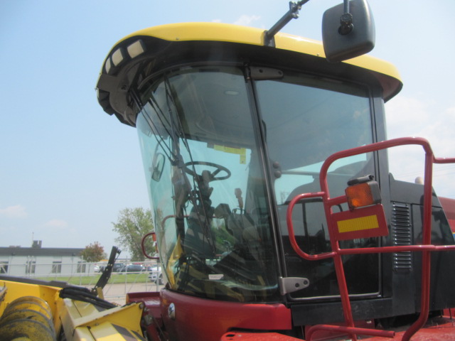 2009 New Holland H8040 Windrower