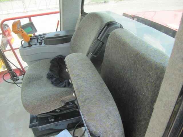 2009 New Holland H8040 Windrower