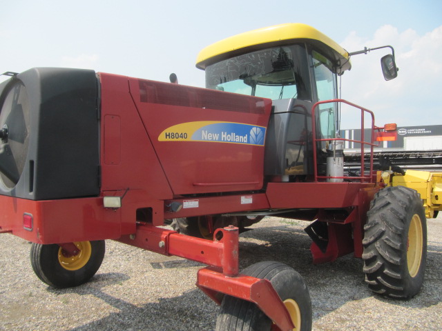 2009 New Holland H8040 Windrower