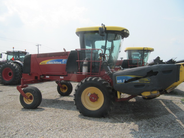 2009 New Holland H8040 Windrower