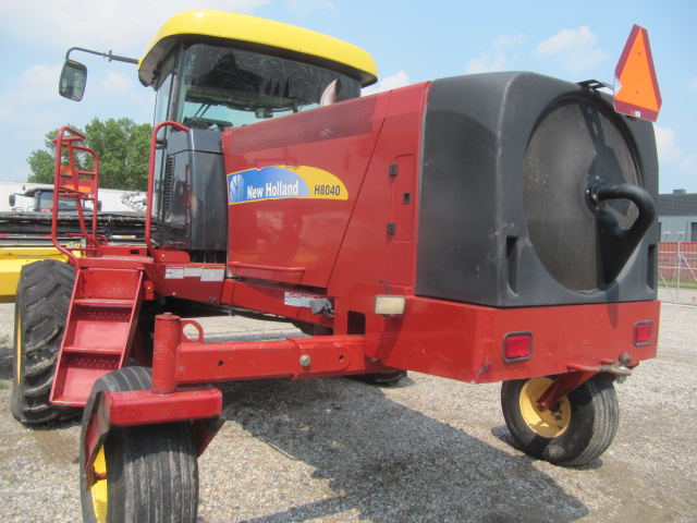 2009 New Holland H8040 Windrower