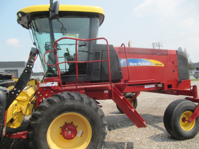 2009 New Holland H8040 Windrower
