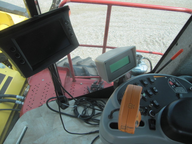 2009 New Holland H8040 Windrower