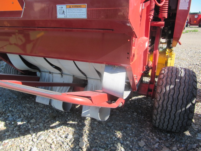 2009 New Holland BR7090 Baler/Round