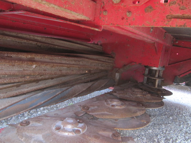 2018 Massey Ferguson 9286 Windrower Disc Header
