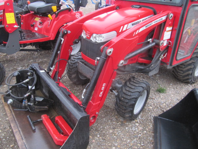2018 Massey Ferguson GC1705 Tractor