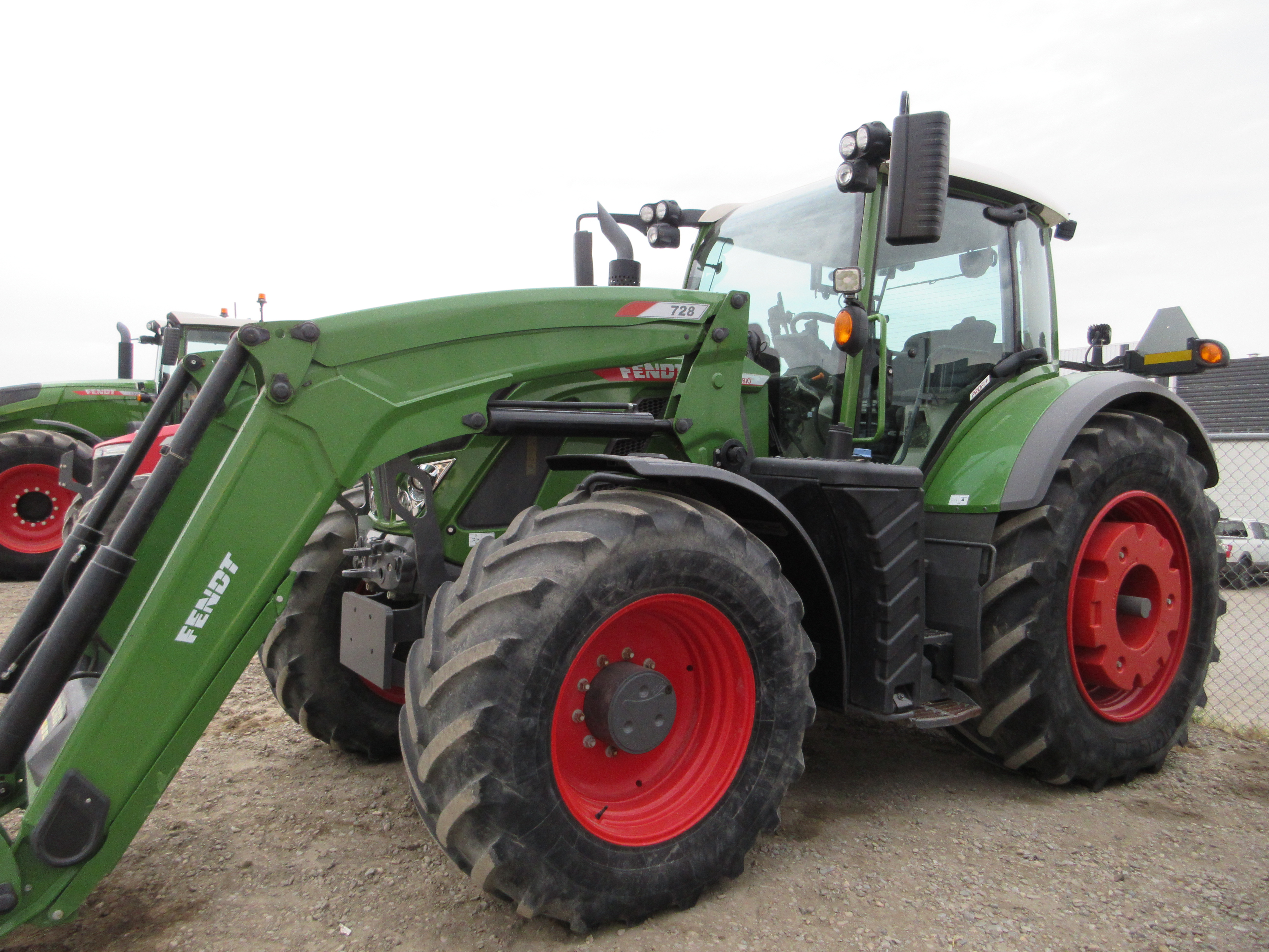2022 Fendt 724S4 Tractor