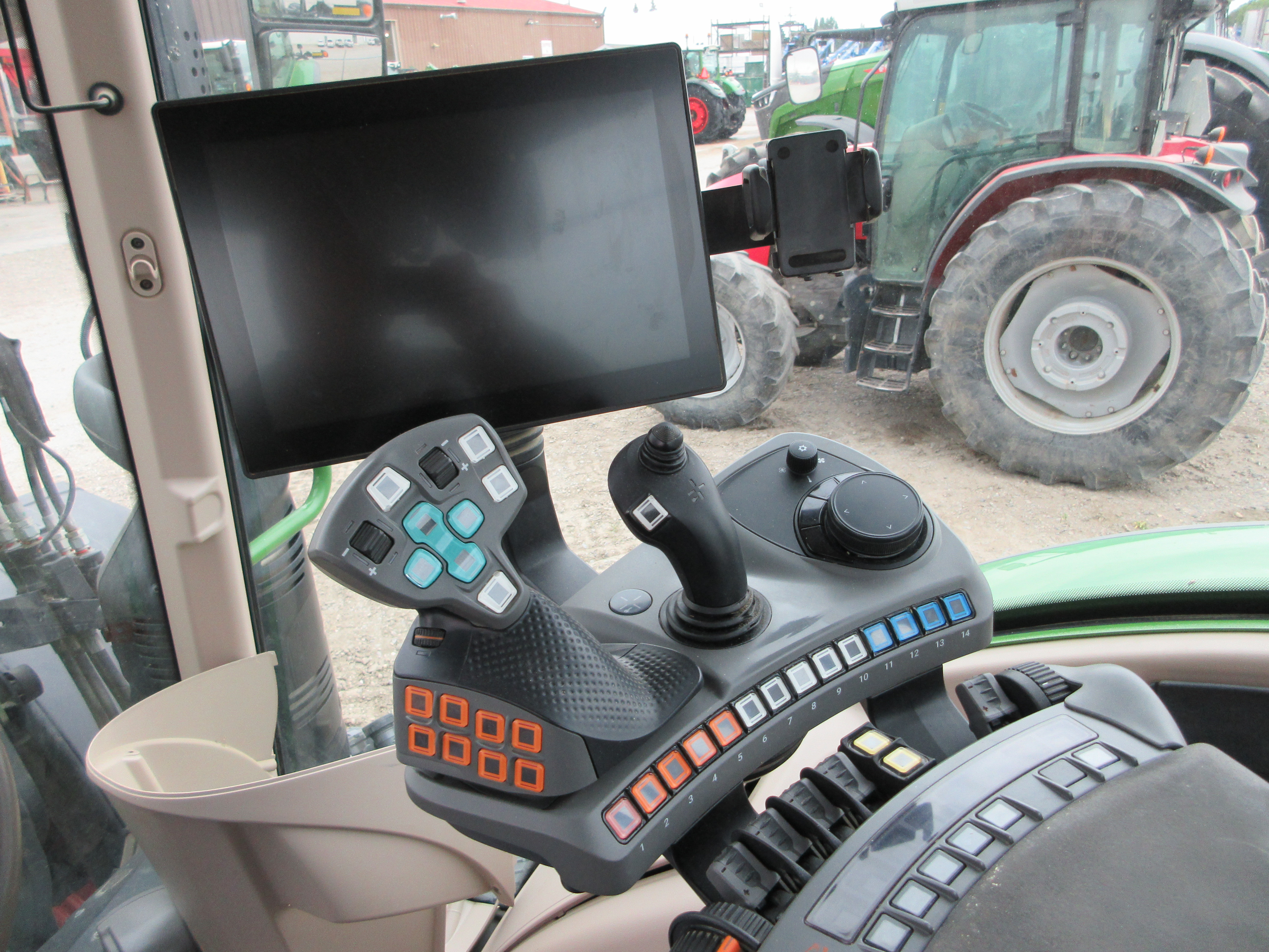 2022 Fendt 724S4 Tractor