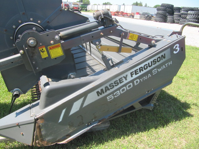 2015 Massey Ferguson 5300-35 Windrower Draper Header
