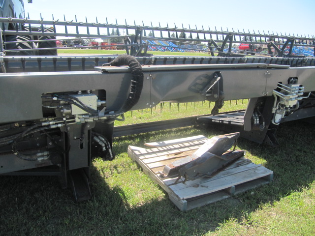 2015 Massey Ferguson 5300-35 Windrower Draper Header