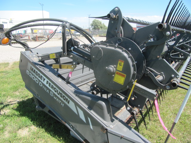 2015 Massey Ferguson 5300-35 Windrower Draper Header