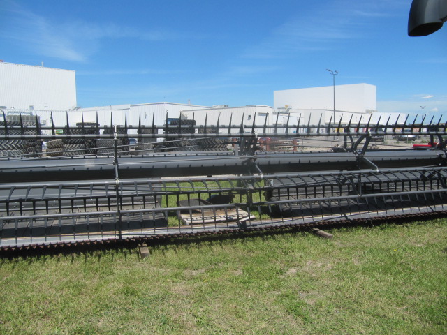 2015 Massey Ferguson 5300-35 Windrower Draper Header