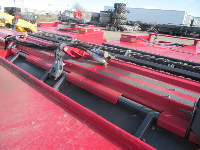 2019 Massey Ferguson 9226 Windrower Sickle Header