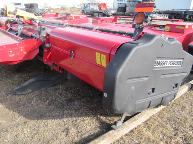 2019 Massey Ferguson 9226 Windrower Sickle Header