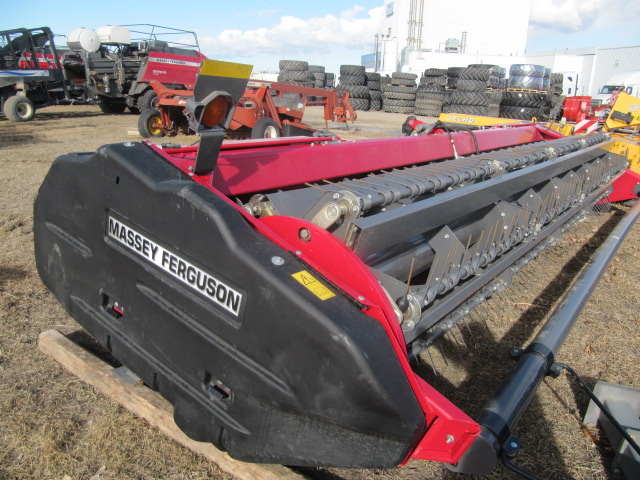 2019 Massey Ferguson 9226 Windrower Sickle Header