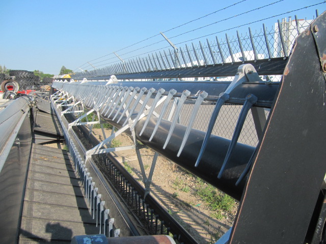 2013 Massey Ferguson 5200 Windrower Draper Header