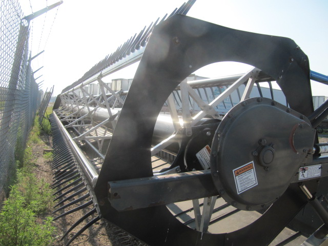 2013 Massey Ferguson 5200 Windrower Draper Header