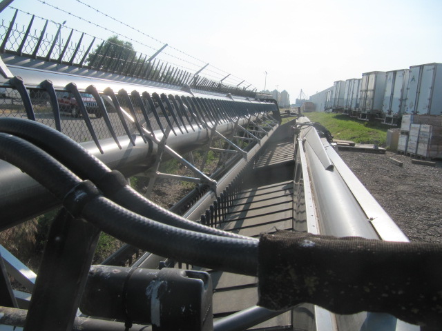 2013 Massey Ferguson 5200 Windrower Draper Header