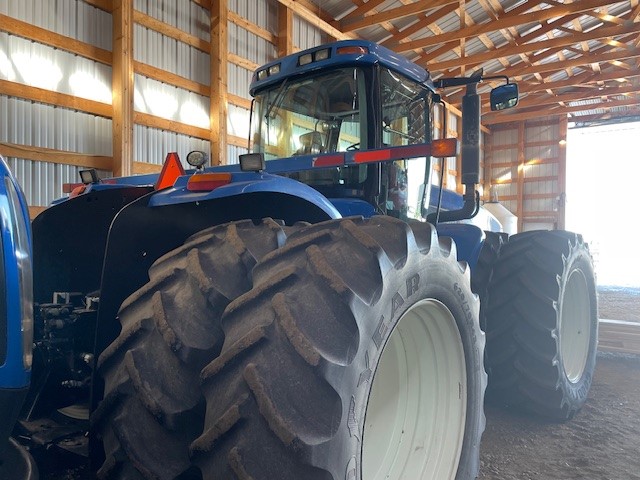 2004 New Holland TJ325 Tractor 4WD