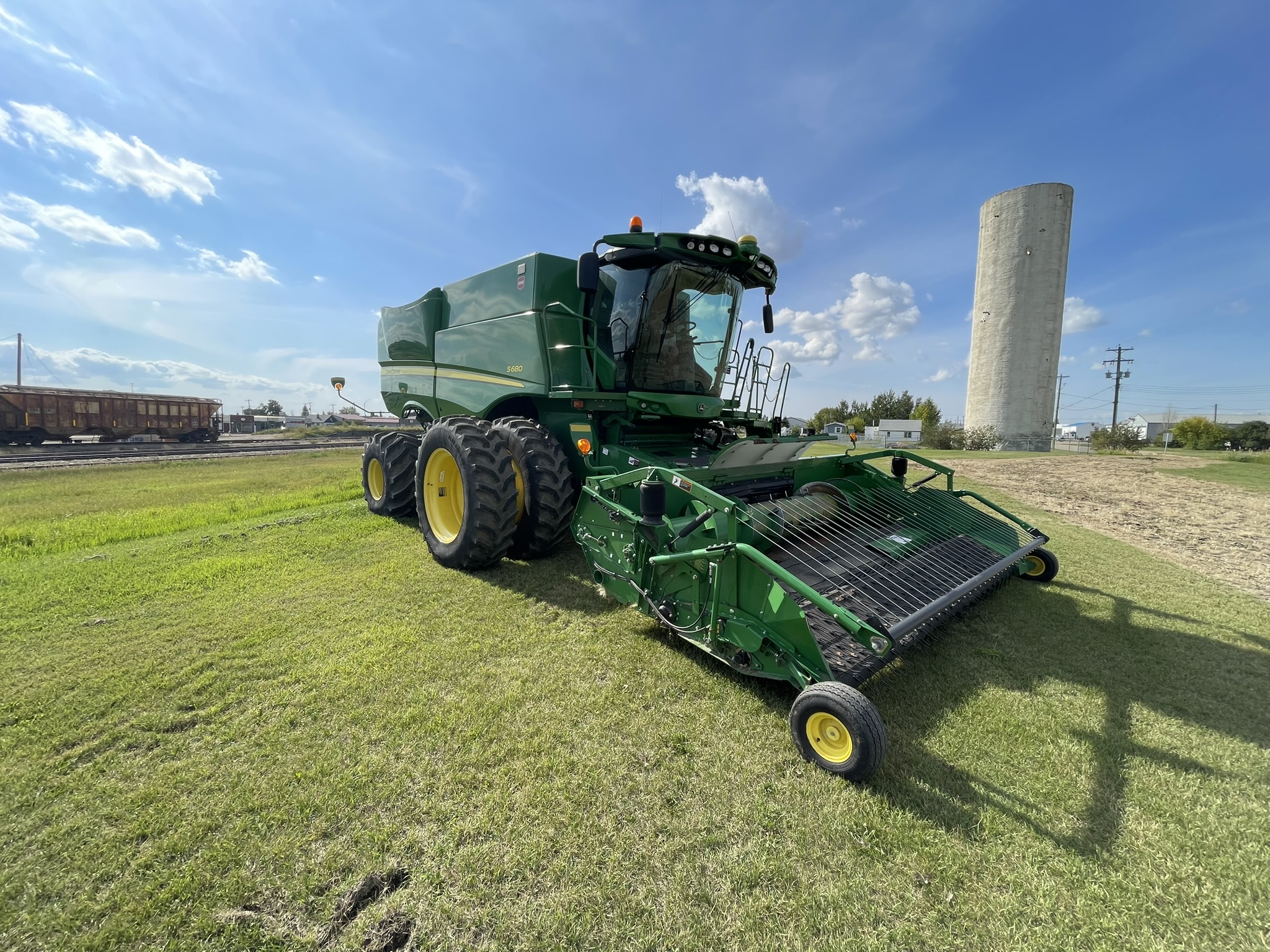 2013 John Deere S680 Combine
