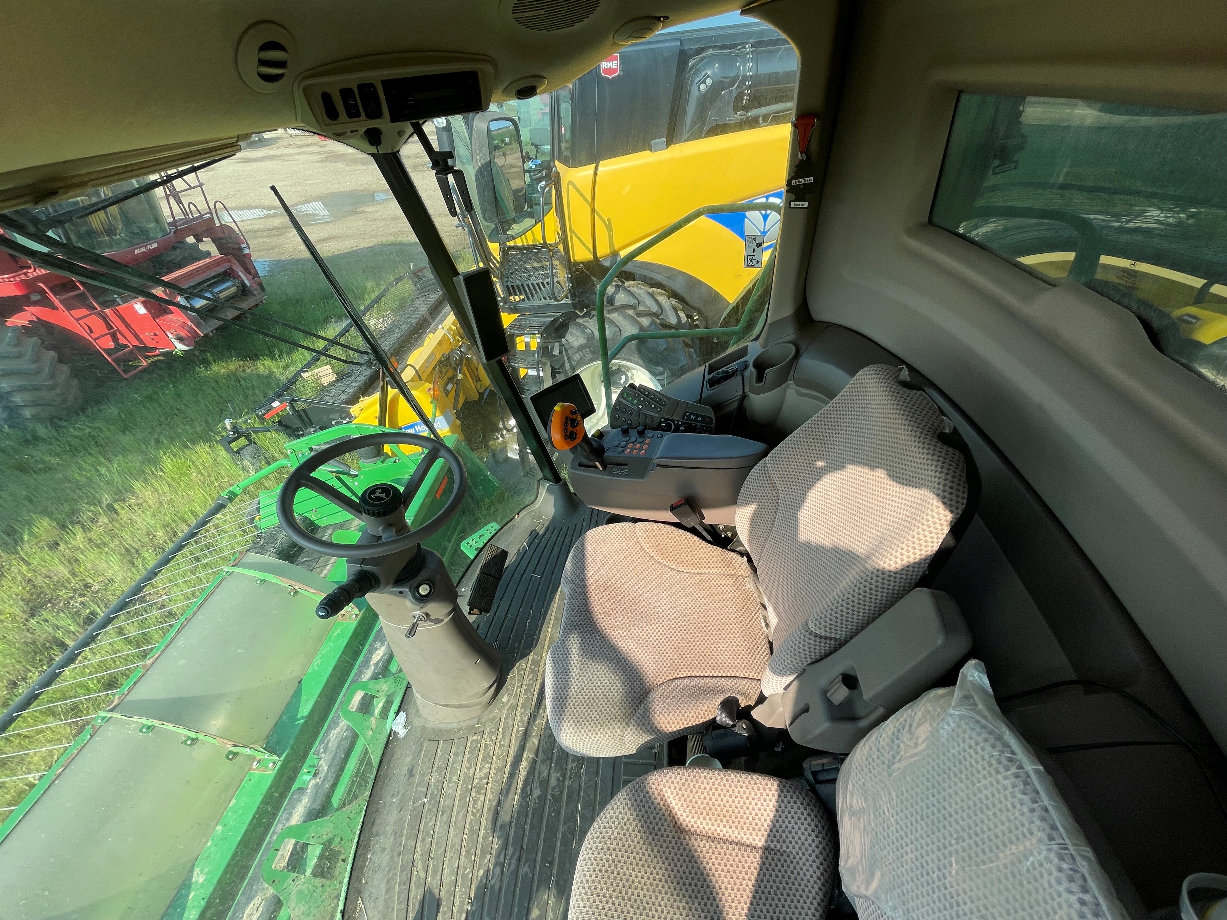 2013 John Deere S680 Combine