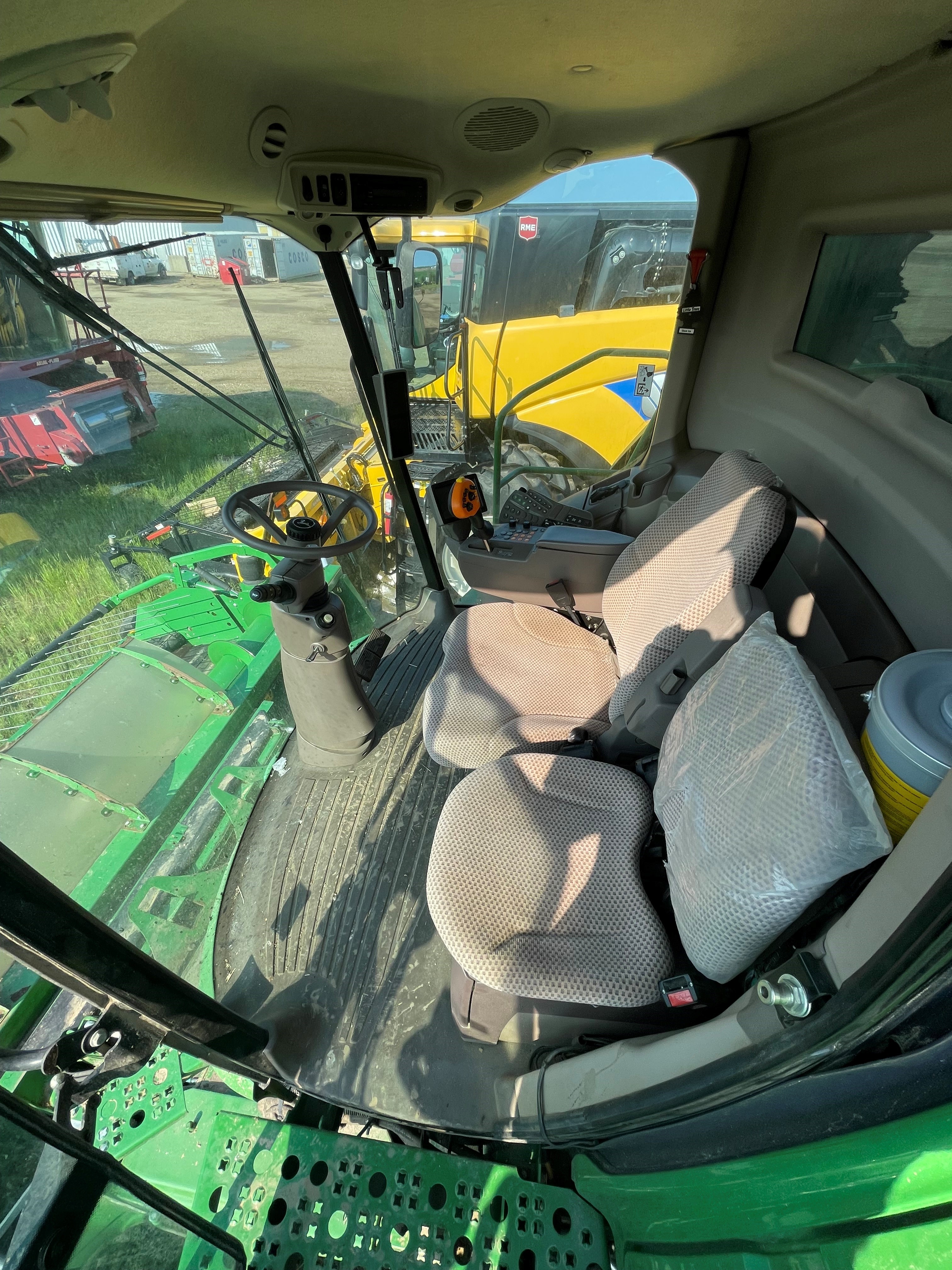 2013 John Deere S680 Combine