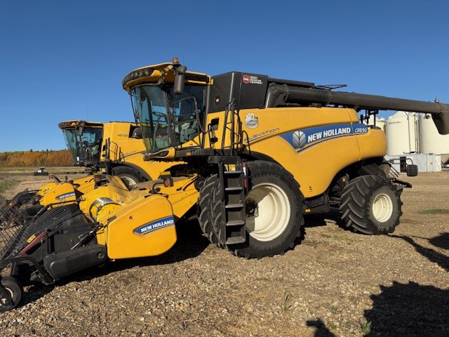 2016 New Holland CR8.90 Combine