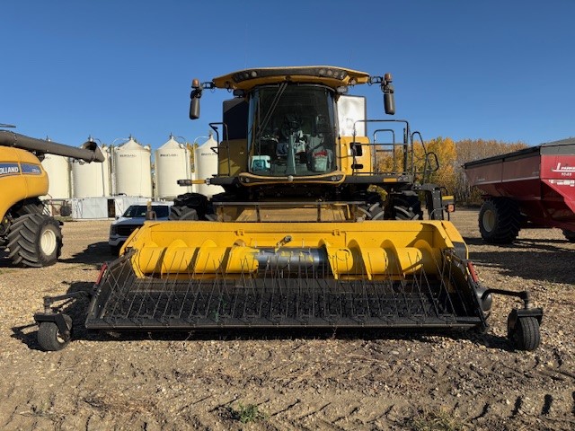 2016 New Holland CR8.90 Combine