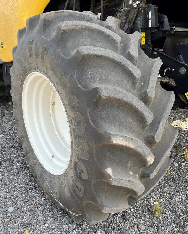 2016 New Holland CR8.90 Combine