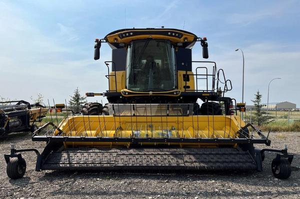 2016 New Holland CR8.90 Combine
