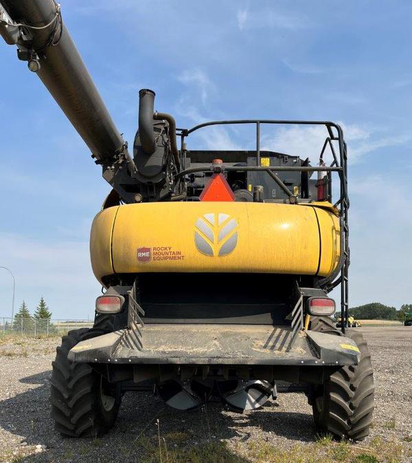 2016 New Holland CR8.90 Combine