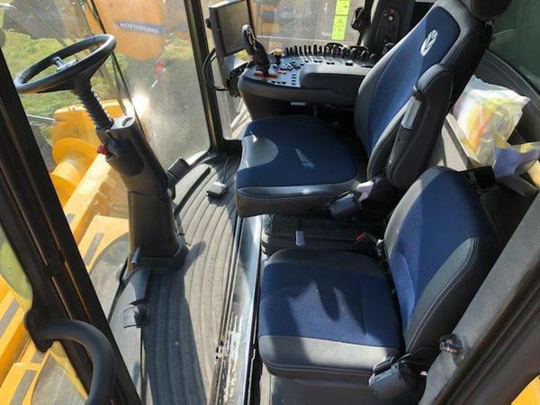 2022 New Holland CR8.90 Combine