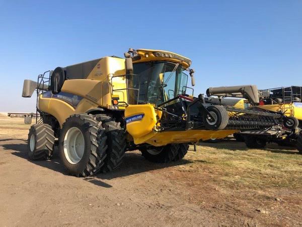 2022 New Holland CR8.90 Combine