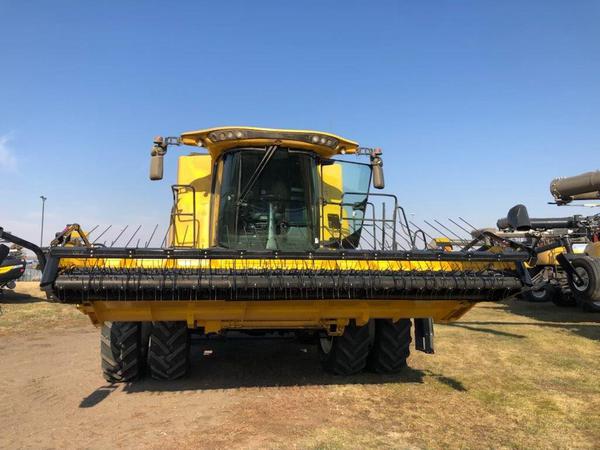 2022 New Holland CR8.90 Combine