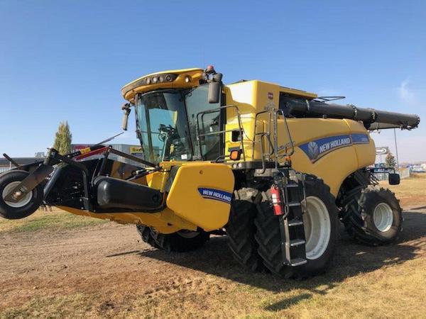 2022 New Holland CR8.90 Combine