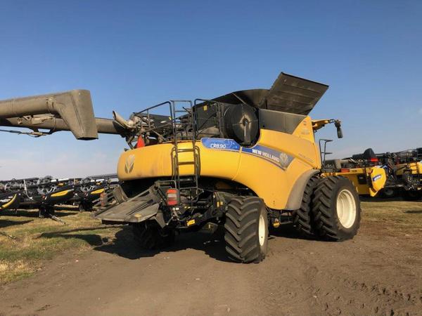 2022 New Holland CR8.90 Combine